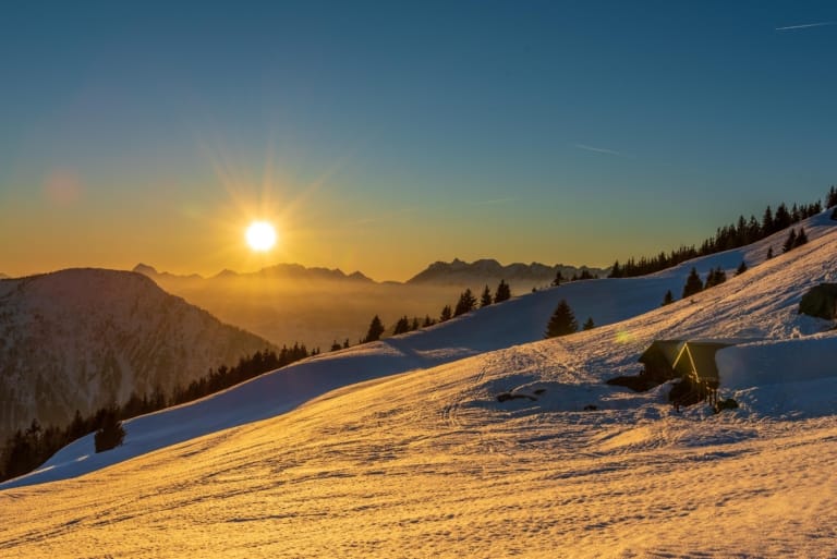 Coucher de soleil sur les chalets de Chailloux