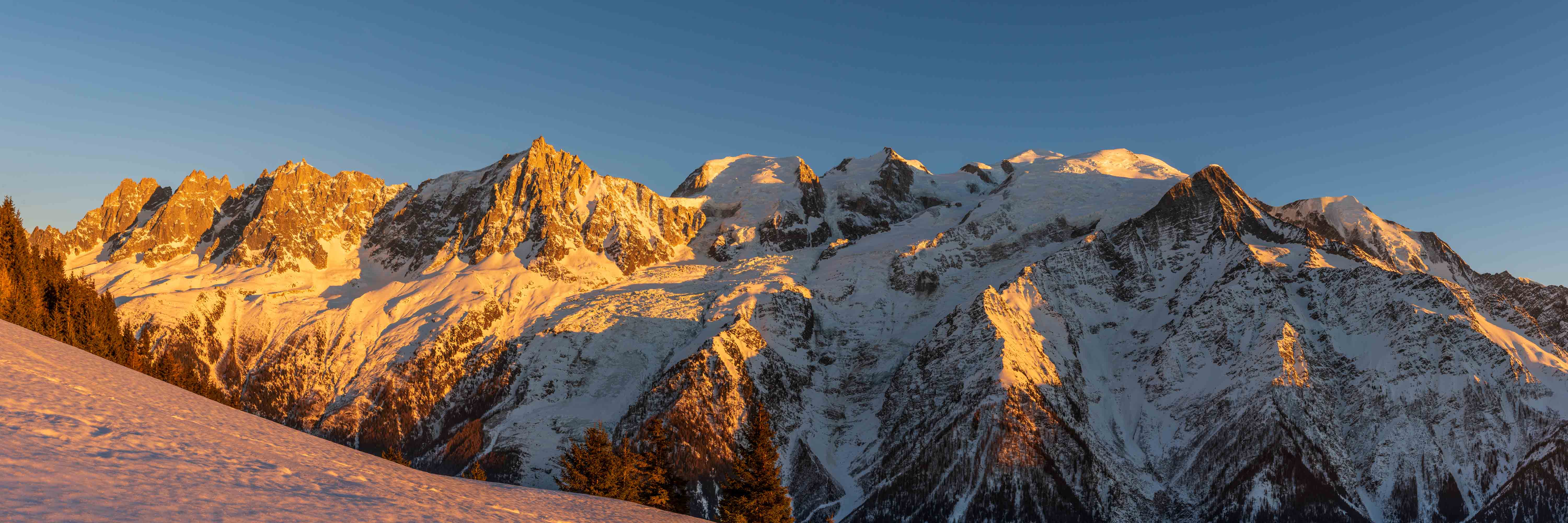 Panorama sur le Mont-Blanc