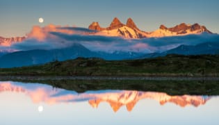 Lac Guichard et Aiguilles d'Arves Symetrie sur le lac Guichard