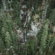 Double cascade Vue drone de la cascade du Nant Burgeat à Manigod